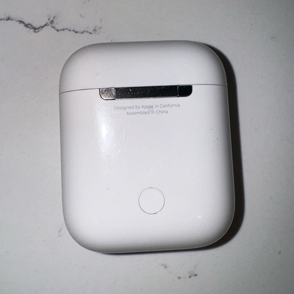 Apple AirPods 2nd Gen Wireless Ear Buds & Charging Case (broken battery) - Picture 2 of 5